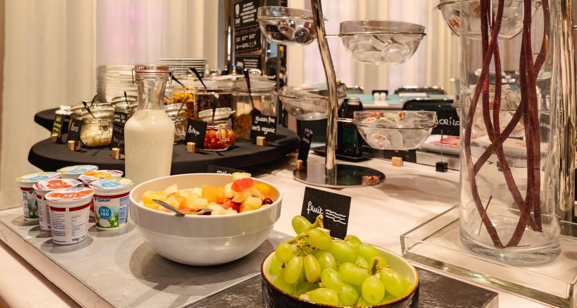 Plaza Premium Grand Winston 4*