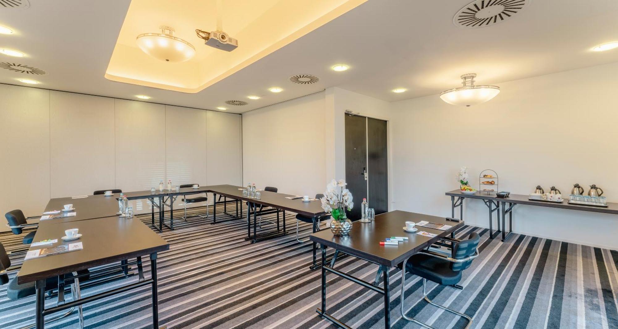 Plaza Premium Grand Winston Hotel