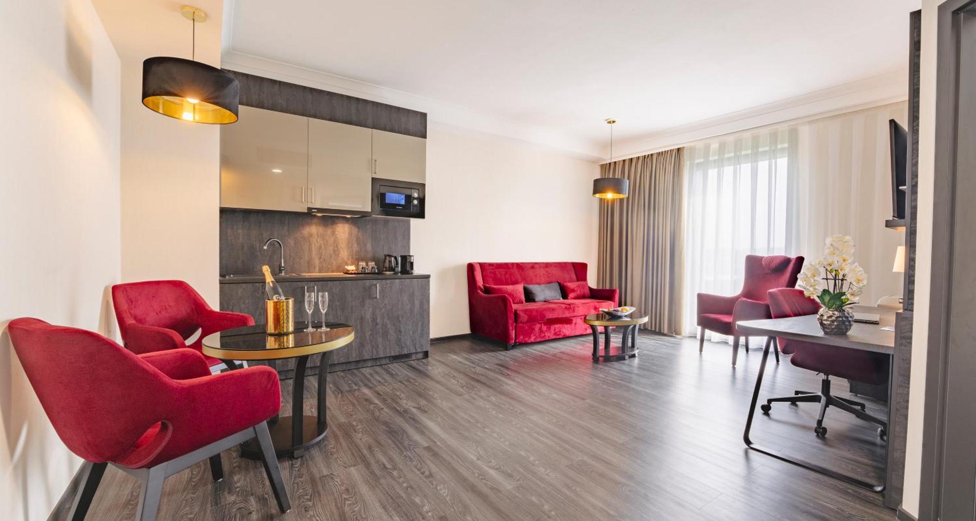 Plaza Premium Grand Winston Hotel