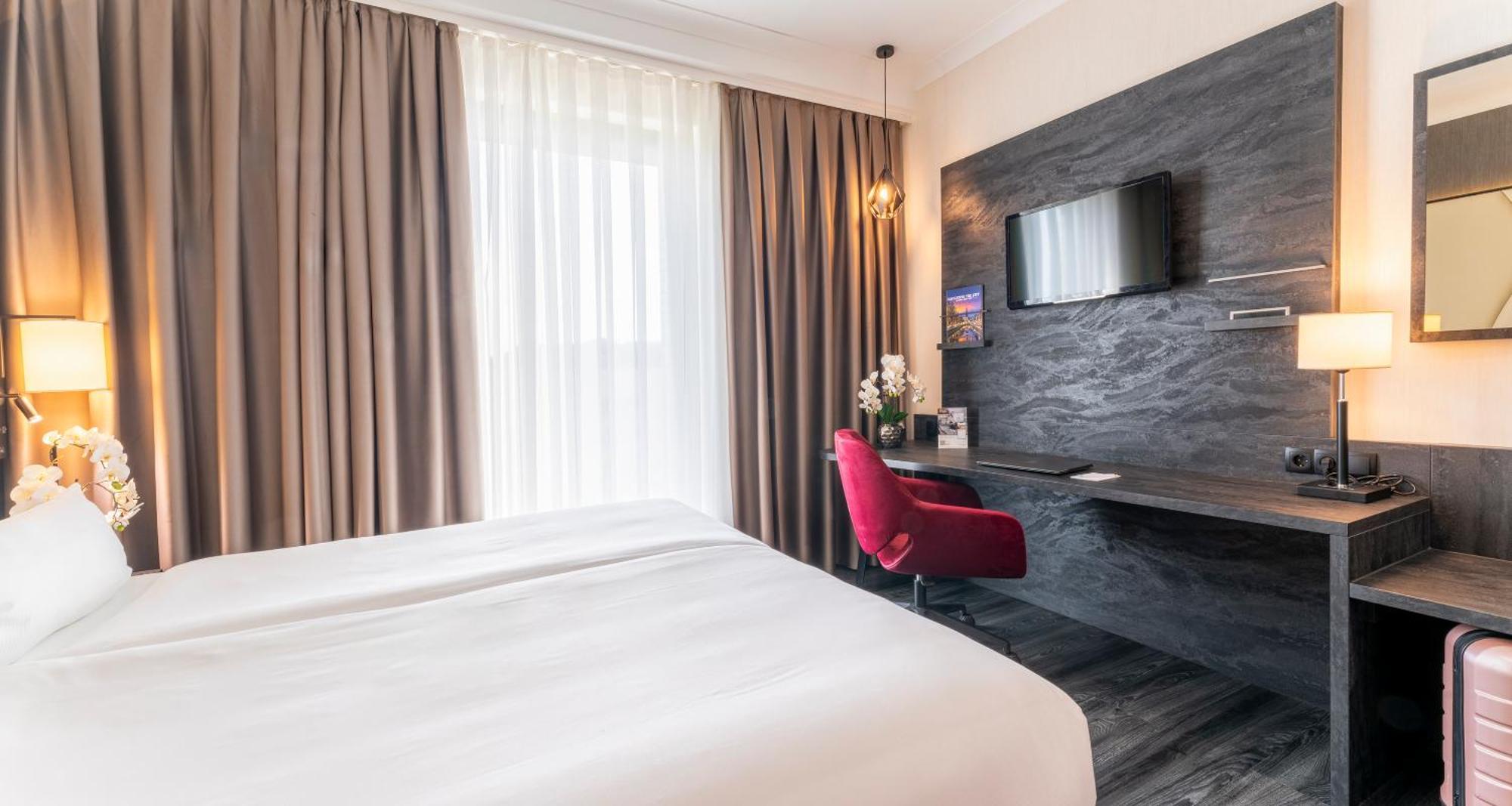 Plaza Premium Grand Winston Hotel 4*