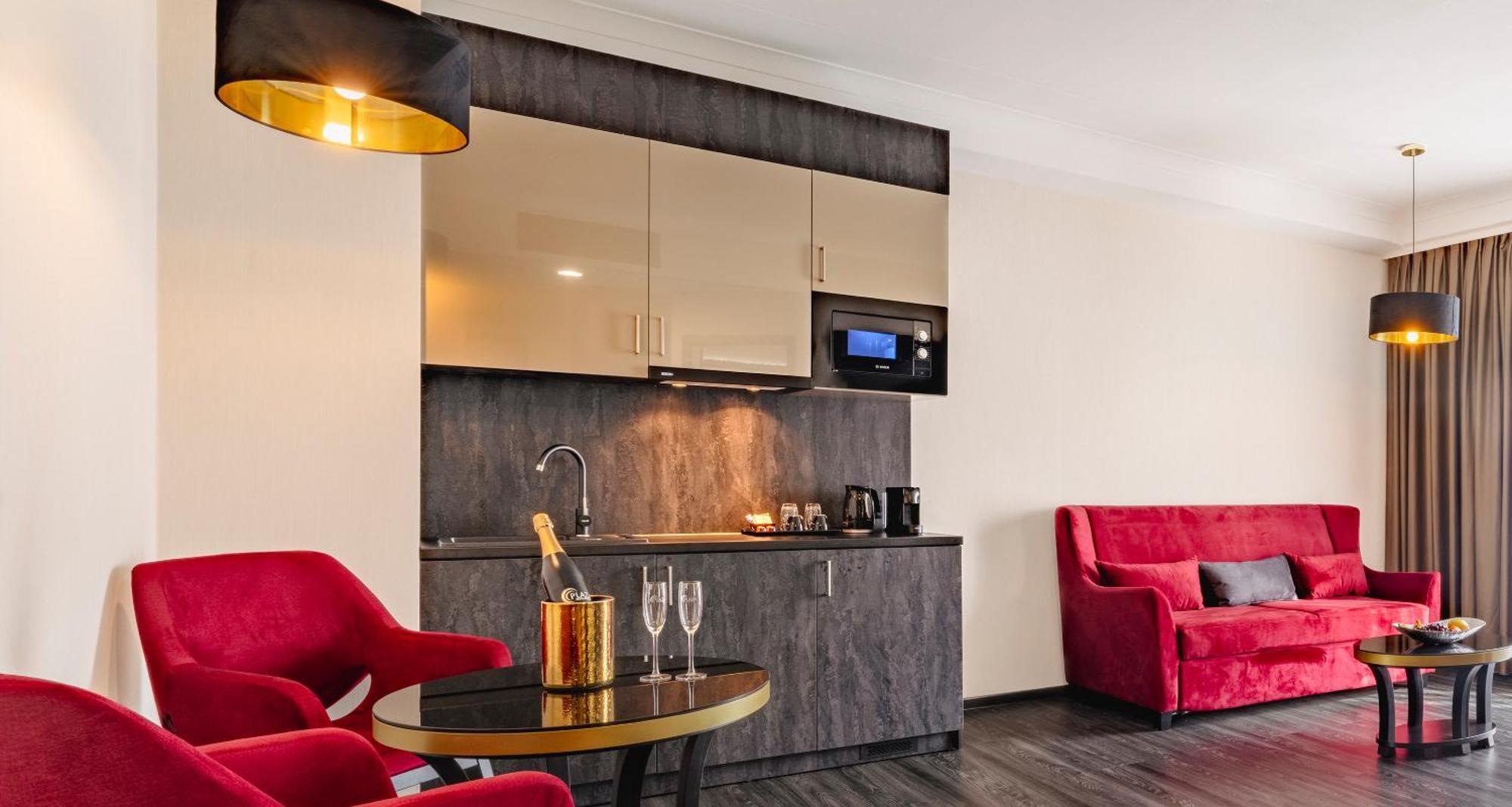 Hotel Plaza Premium Grand Winston 4*